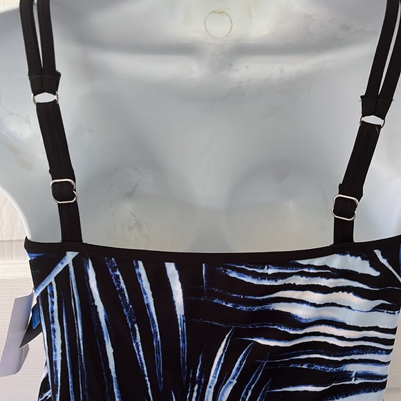 NWT LOT OF 6 ONE PIECE SWIM SUITS - Picture 5 of 5